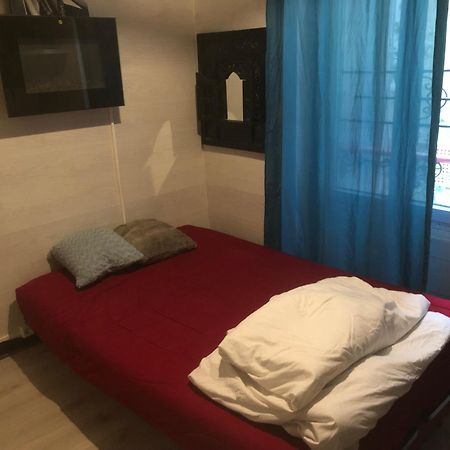 Studio "Maryline" Sejours Parisiens Abordables - Rez De Chaussee Sur Beau Patio Ombrage- Accessible Handcaps - Grand Canape-Lit Clic Clac 2 Places - Cuisine Equipee - Salle De Bains - 5 Minutes Du Metro Brochant Ligne 13,Bus 74 Et 31 Exteriér fotografie