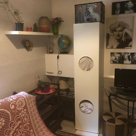 Studio "Maryline" Sejours Parisiens Abordables - Rez De Chaussee Sur Beau Patio Ombrage- Accessible Handcaps - Grand Canape-Lit Clic Clac 2 Places - Cuisine Equipee - Salle De Bains - 5 Minutes Du Metro Brochant Ligne 13,Bus 74 Et 31 Exteriér fotografie