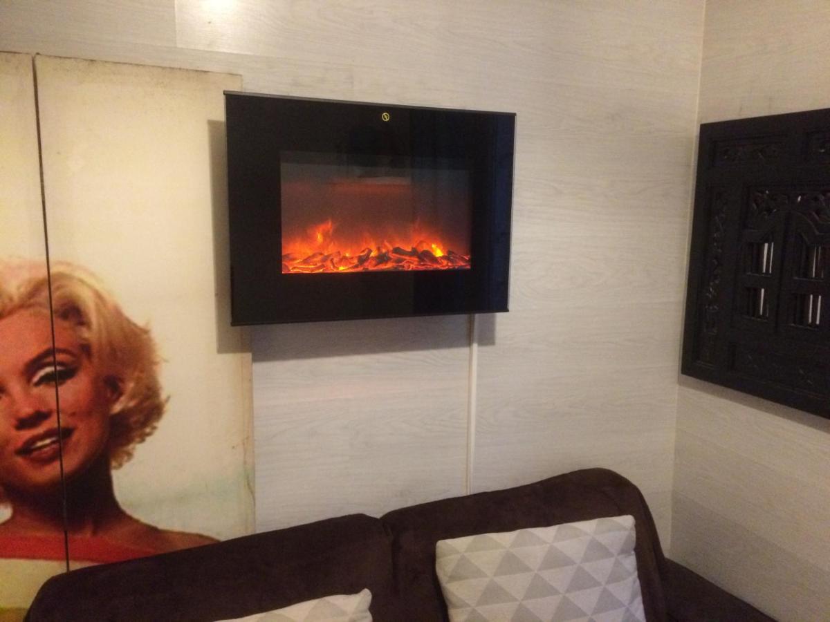 Studio "Maryline" Sejours Parisiens Abordables - Rez De Chaussee Sur Beau Patio Ombrage- Accessible Handcaps - Grand Canape-Lit Clic Clac 2 Places - Cuisine Equipee - Salle De Bains - 5 Minutes Du Metro Brochant Ligne 13,Bus 74 Et 31 Exteriér fotografie