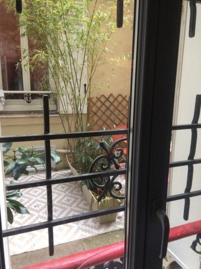 Studio "Maryline" Sejours Parisiens Abordables - Rez De Chaussee Sur Beau Patio Ombrage- Accessible Handcaps - Grand Canape-Lit Clic Clac 2 Places - Cuisine Equipee - Salle De Bains - 5 Minutes Du Metro Brochant Ligne 13,Bus 74 Et 31 Exteriér fotografie