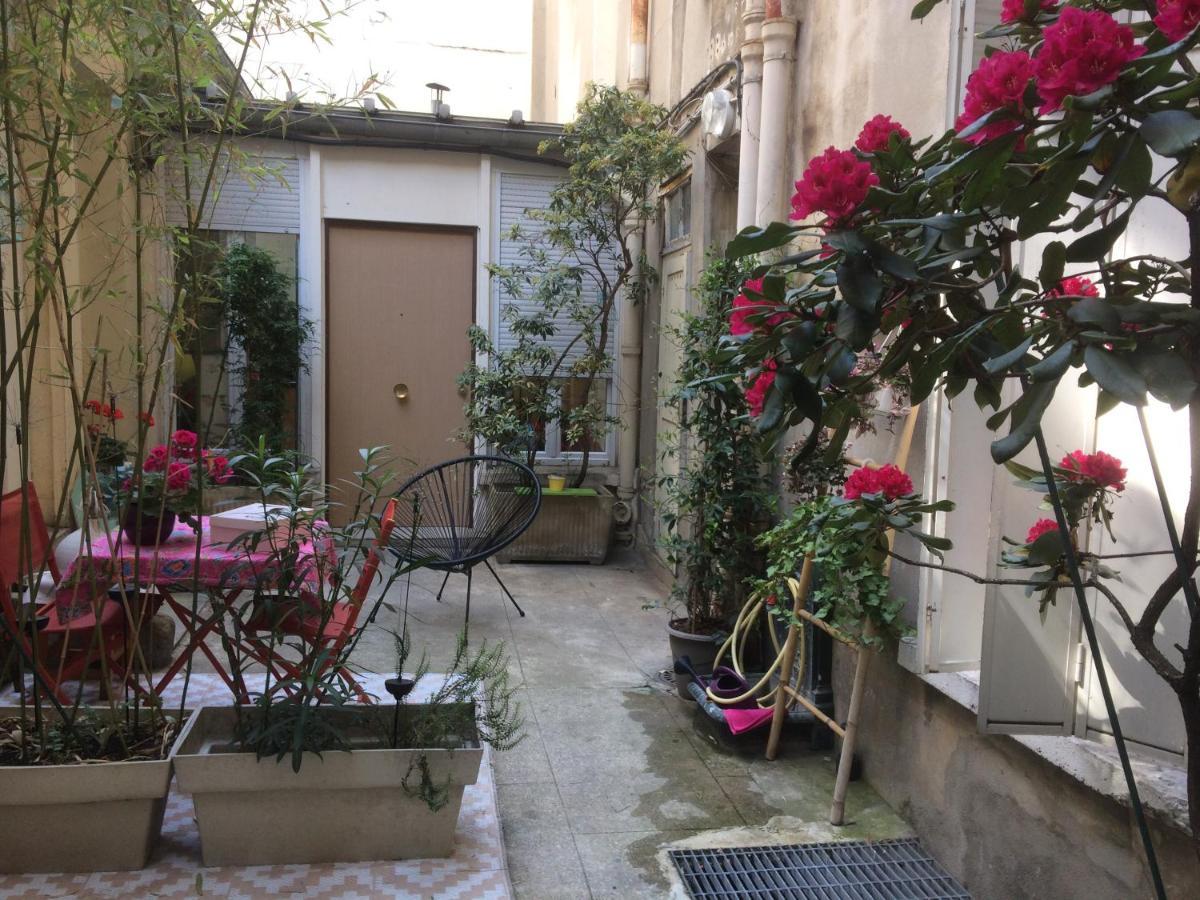 Studio "Maryline" Sejours Parisiens Abordables - Rez De Chaussee Sur Beau Patio Ombrage- Accessible Handcaps - Grand Canape-Lit Clic Clac 2 Places - Cuisine Equipee - Salle De Bains - 5 Minutes Du Metro Brochant Ligne 13,Bus 74 Et 31 Exteriér fotografie