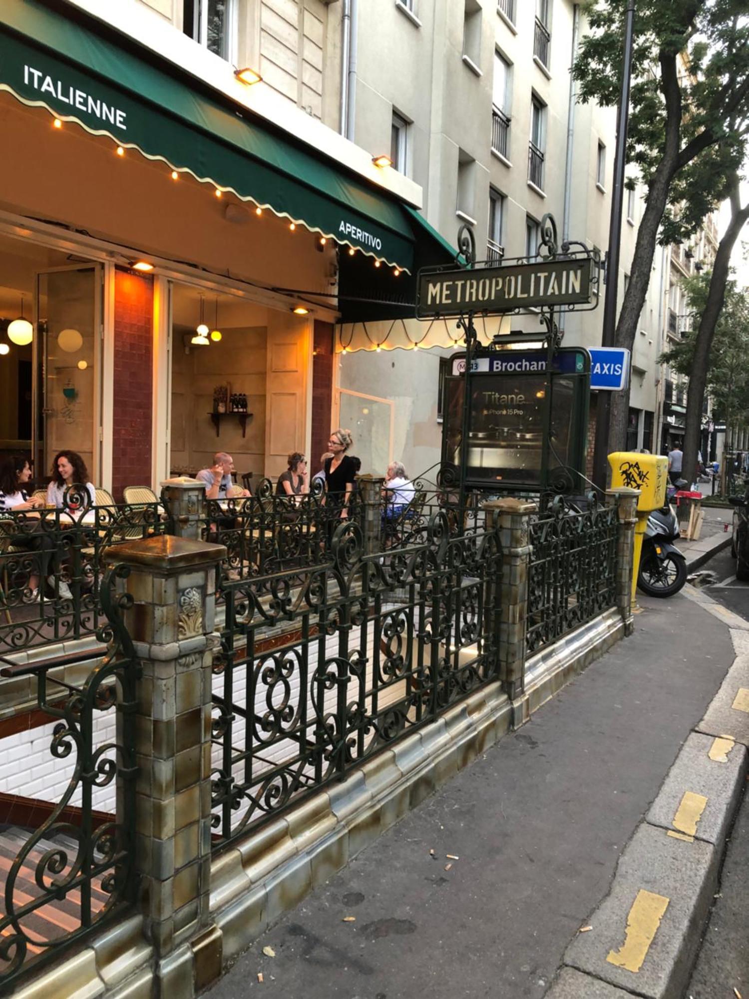 Studio "Maryline" Sejours Parisiens Abordables - Rez De Chaussee Sur Beau Patio Ombrage- Accessible Handcaps - Grand Canape-Lit Clic Clac 2 Places - Cuisine Equipee - Salle De Bains - 5 Minutes Du Metro Brochant Ligne 13,Bus 74 Et 31 Exteriér fotografie