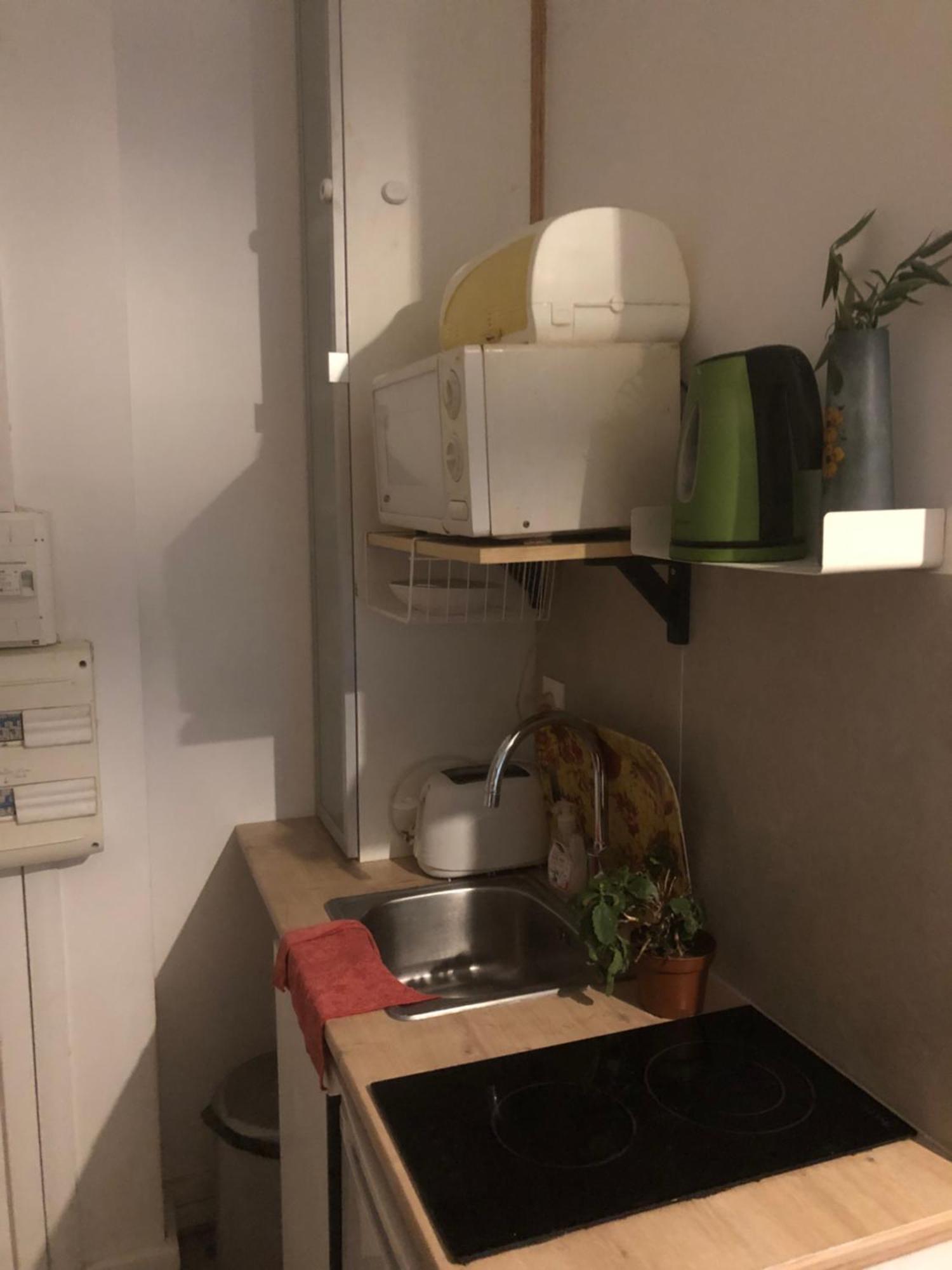 Studio "Maryline" Sejours Parisiens Abordables - Rez De Chaussee Sur Beau Patio Ombrage- Accessible Handcaps - Grand Canape-Lit Clic Clac 2 Places - Cuisine Equipee - Salle De Bains - 5 Minutes Du Metro Brochant Ligne 13,Bus 74 Et 31 Exteriér fotografie