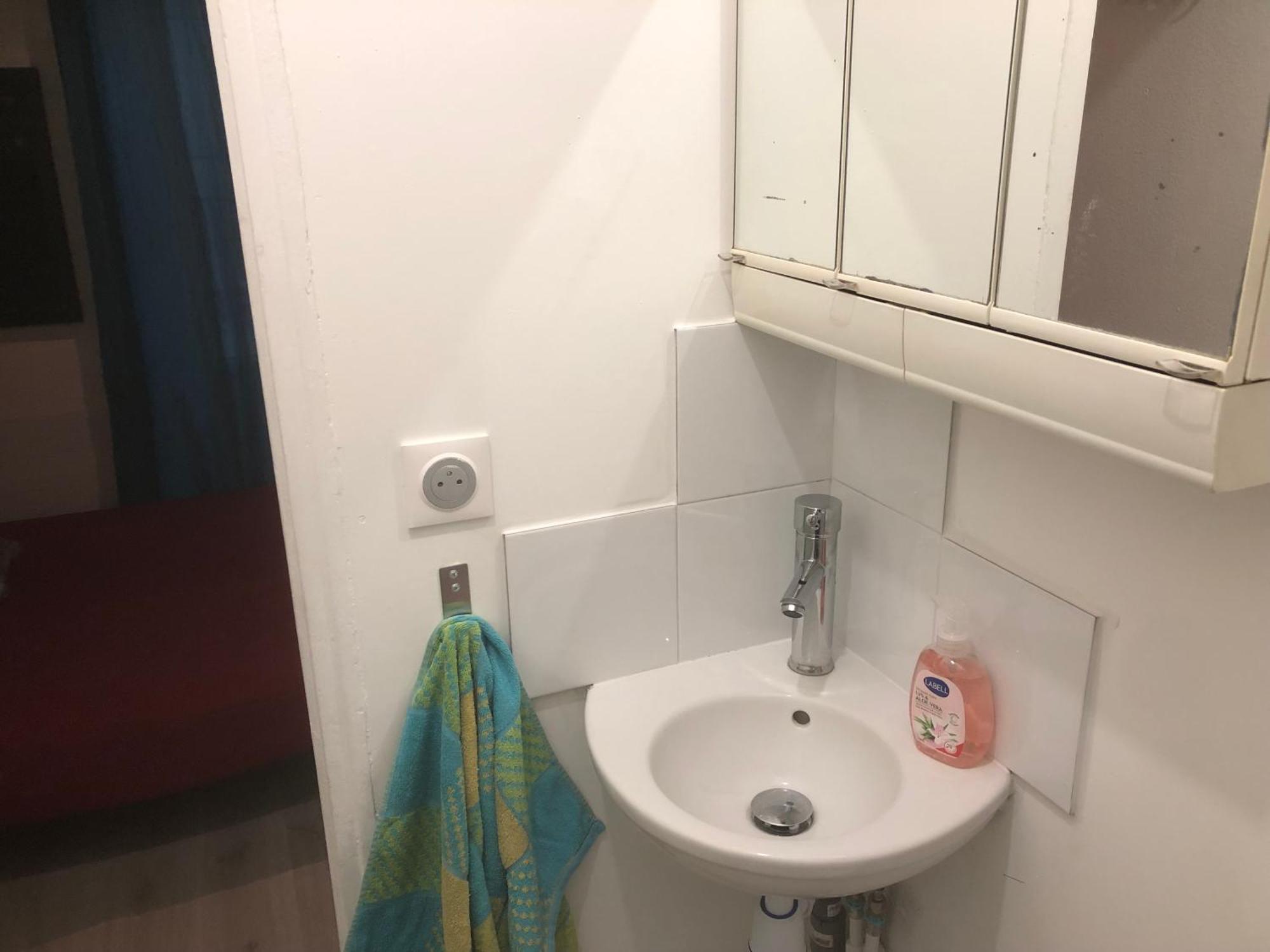 Studio "Maryline" Sejours Parisiens Abordables - Rez De Chaussee Sur Beau Patio Ombrage- Accessible Handcaps - Grand Canape-Lit Clic Clac 2 Places - Cuisine Equipee - Salle De Bains - 5 Minutes Du Metro Brochant Ligne 13,Bus 74 Et 31 Exteriér fotografie