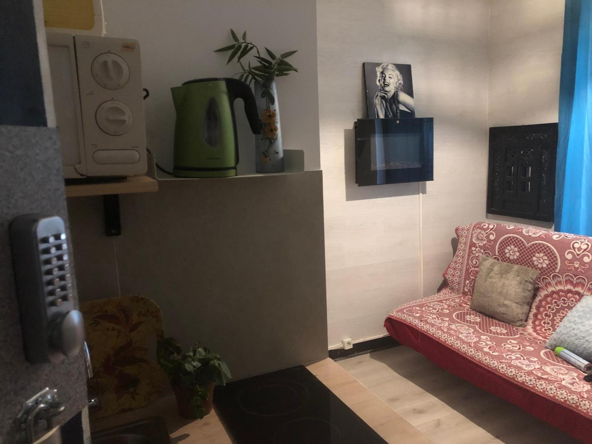 Studio "Maryline" Sejours Parisiens Abordables - Rez De Chaussee Sur Beau Patio Ombrage- Accessible Handcaps - Grand Canape-Lit Clic Clac 2 Places - Cuisine Equipee - Salle De Bains - 5 Minutes Du Metro Brochant Ligne 13,Bus 74 Et 31 Exteriér fotografie